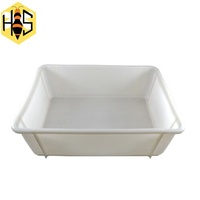 Tray uncapping plastic bottom